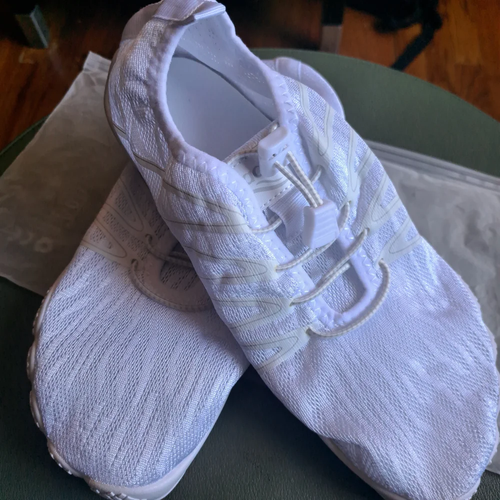 Racqua Water Shoes WZ1117 White Slip On Barefoot Aqua Socks Size 38‎